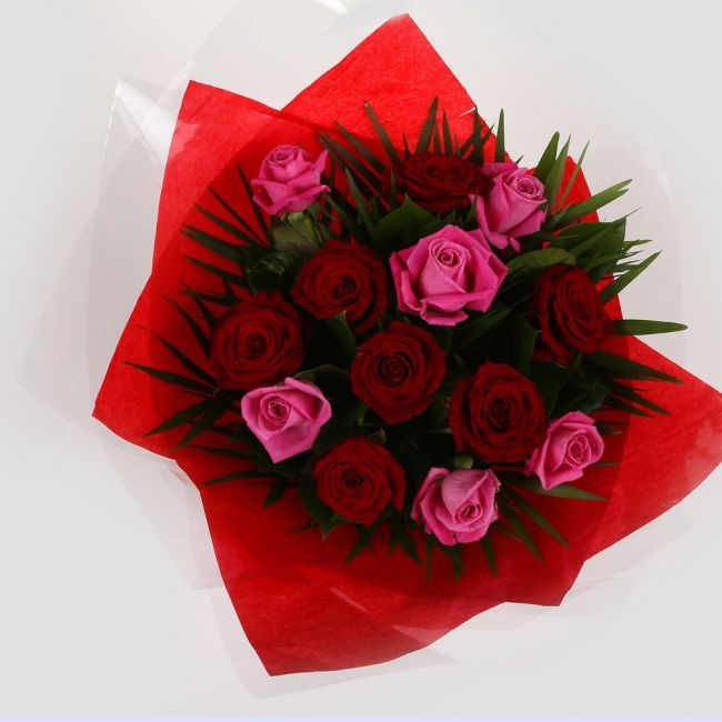 Love You Balloon & Blush Roses BouquetI Love You Balloon & Blush Roses, 12 Roses, in pretty Pink and in Red, is a classic choice, ready to be displayed instantly. Beautifully wrapped and tied with ribbon.£19.99