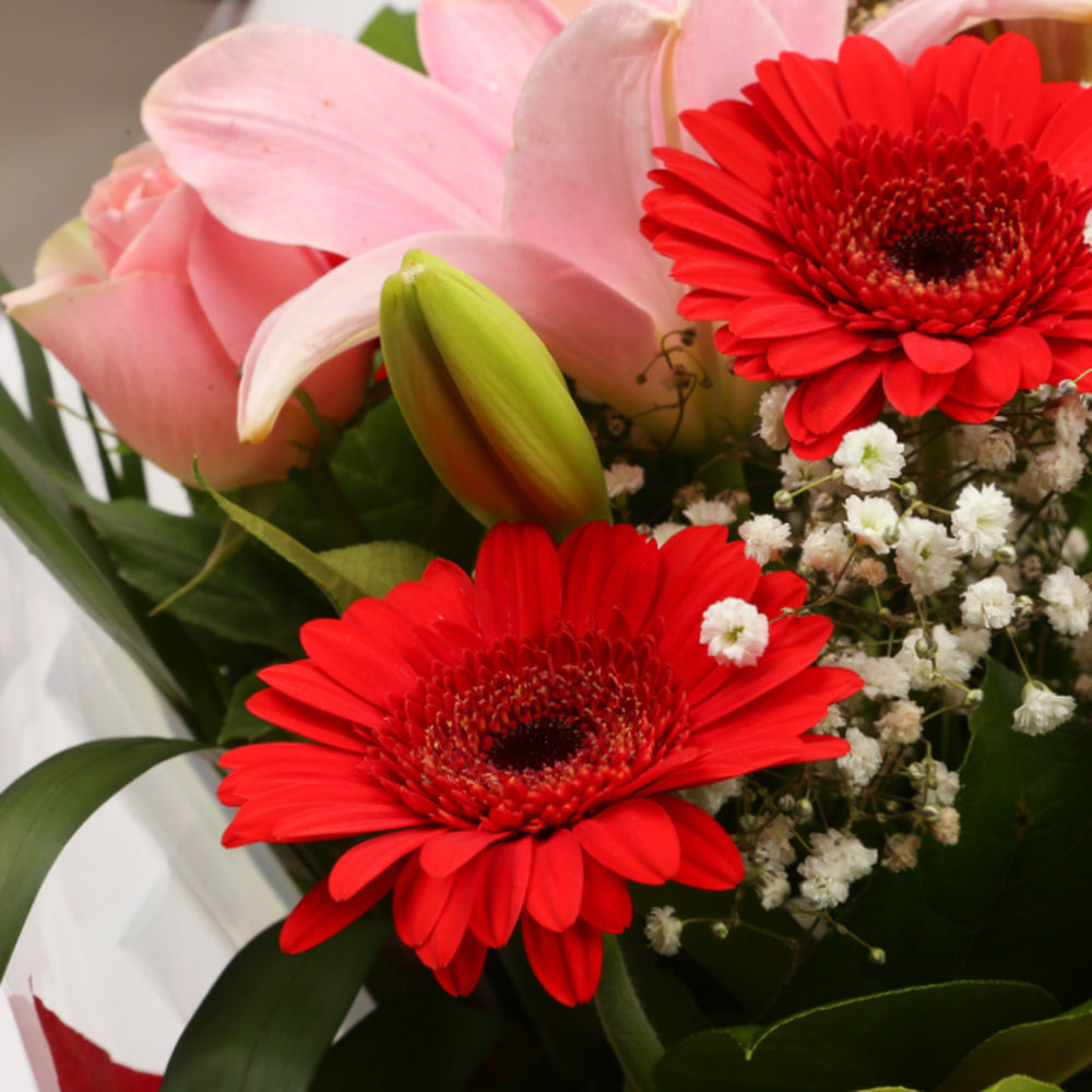 Birthday Balloon & Pink Red Deluxe FlowersThis Beautiful Bouquet, carefully selected flowers with foliage are expertly arranged to create this dramatic design. This stunning gift is the ultimate gift to create an impression. Beautifully wrapped and tied w