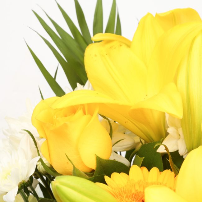 Lovely Lemon BouquetThis Beautiful Bouquet, carefully selected flowers with foliage are expertly arranged to create this dramatic design. This stunning gift is the ultimate gift to create an impression. Beautifully wrapped and tied with ribbon before bein