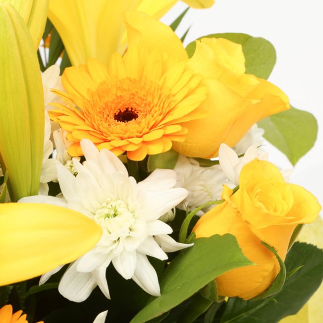 Lovely Lemon BouquetThis Beautiful Bouquet, carefully selected flowers with foliage are expertly arranged to create this dramatic design. This stunning gift is the ultimate gift to create an impression. Beautifully wrapped and tied with ribbon before bein
