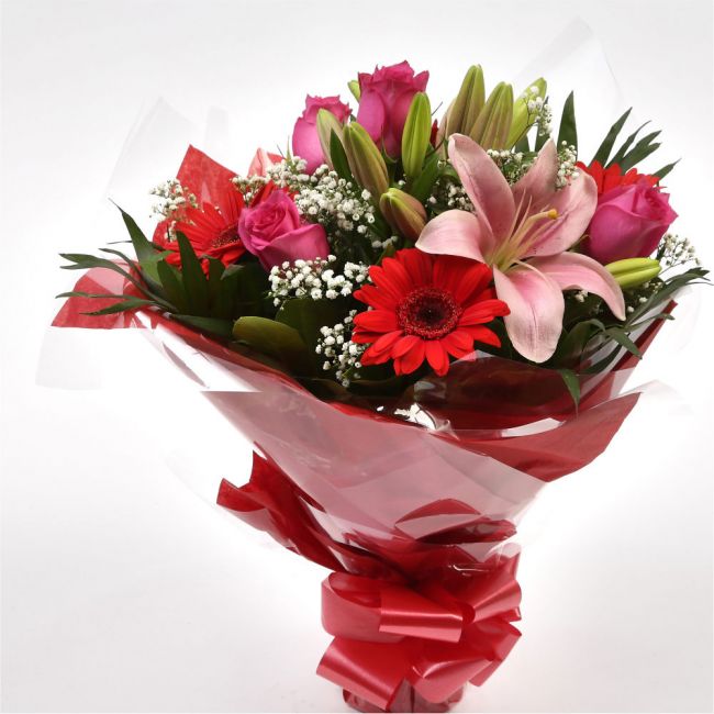 Majestic Luxury BouquetMajestic Luxury Bouquet that Is sure to make someone feel very special. We have chosen the finest flowers to create a breathtaking Bouquet, Beautifully wrapped and tied with ribbon before being delivered.£14.99